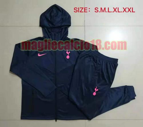 tuta sportiva con cap